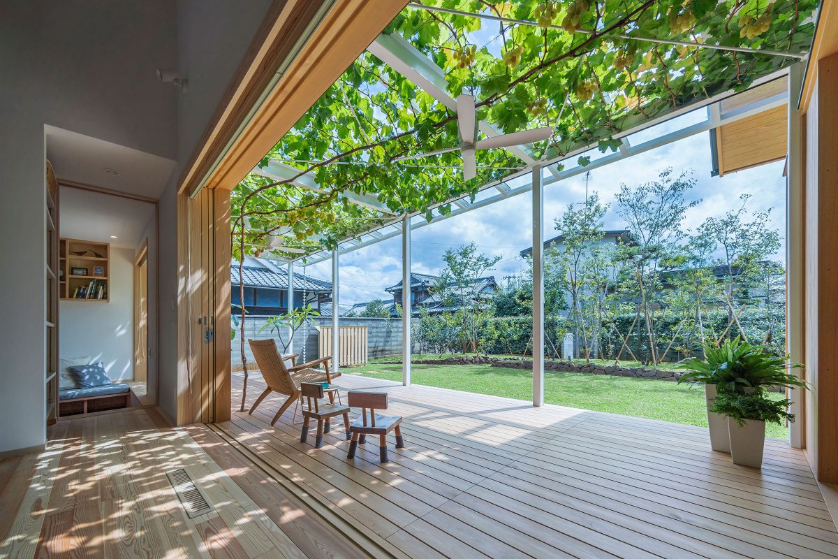 ブドウ棚のある家／2018